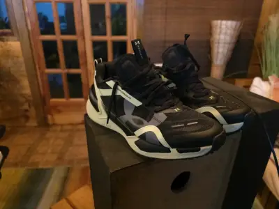 Zapatillas deportivas Under Armour negras - miniatura 2