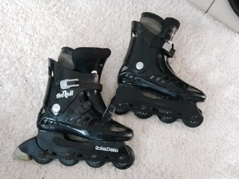 Patines en línea negros Roller Derby