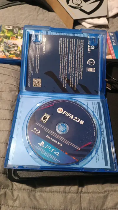 Consola PS4 con juegos y control - miniatura 3