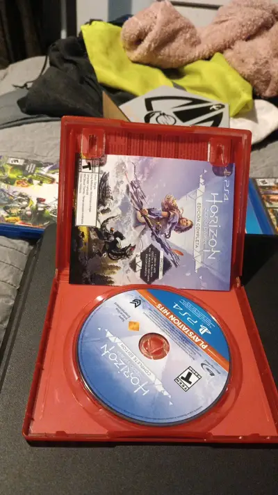 Consola PS4 con juegos y control - miniatura 4