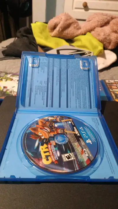 Consola PS4 con juegos y control - miniatura 5