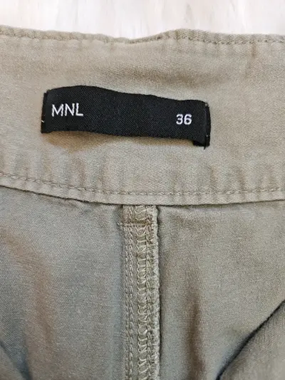 Pantalones cargo verde oliva con bolsillos - miniatura 5