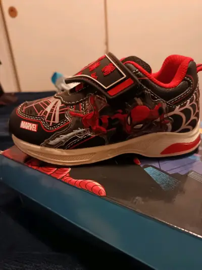 Zapatillas infantiles Spider-Man con luces - miniatura 1