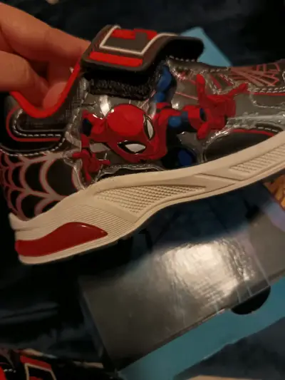 Zapatillas infantiles Spider-Man con luces - miniatura 2