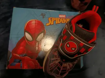 Zapatillas infantiles Spider-Man con luces - miniatura 3