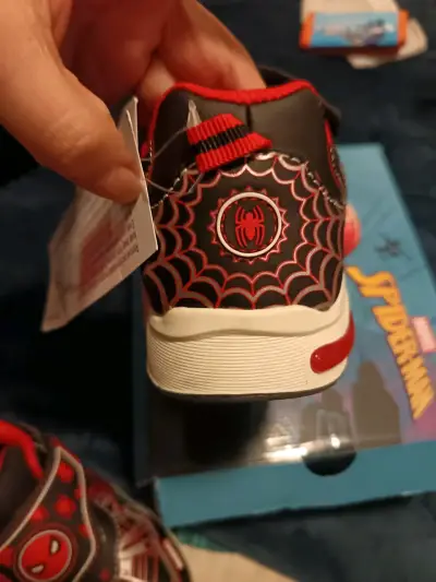 Zapatillas infantiles Spider-Man con luces - miniatura 4