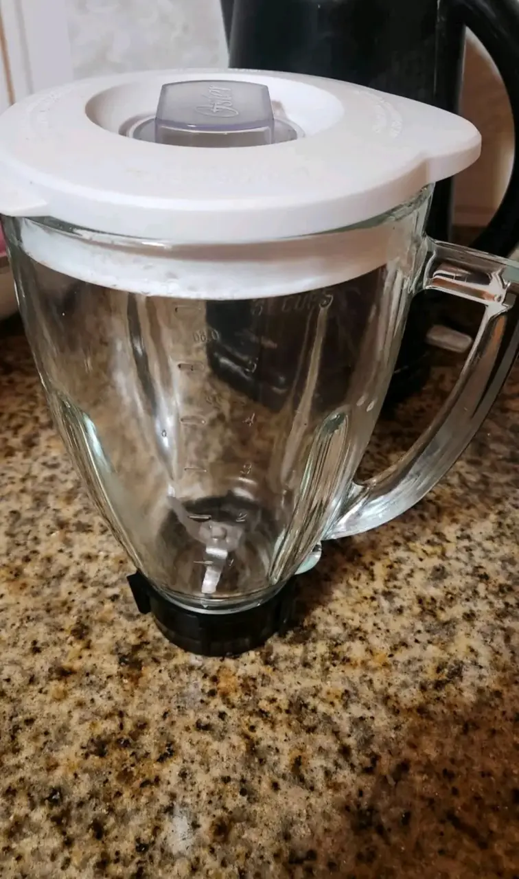 Licuadora Oster verde con vaso de vidrio - 2