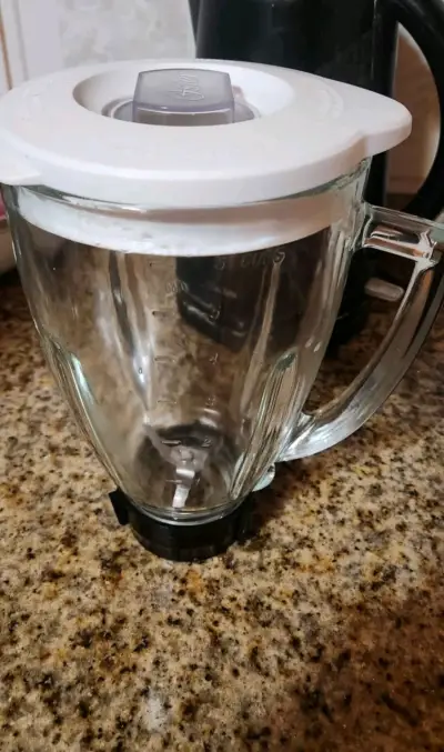 Licuadora Oster verde con vaso de vidrio - miniatura 2