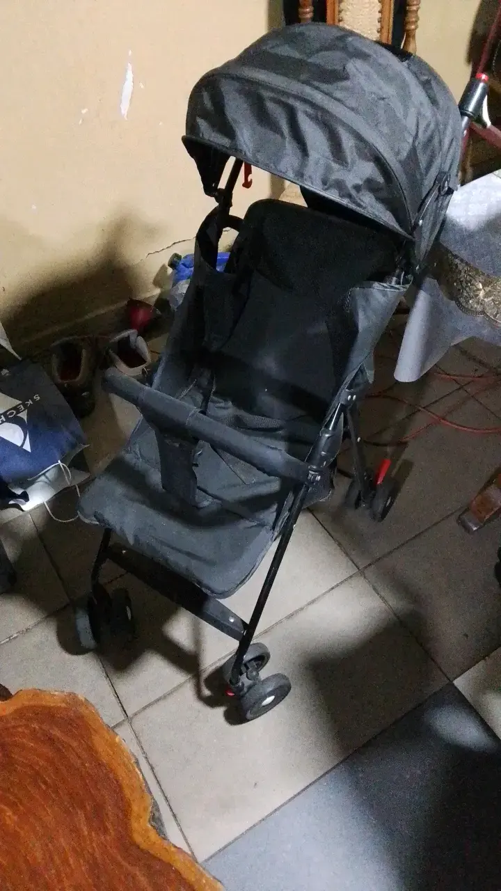 Coche de paseo plegable negro para bebé - 1