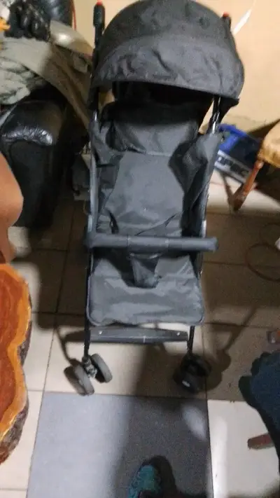 Coche de paseo plegable negro para bebé - miniatura 2