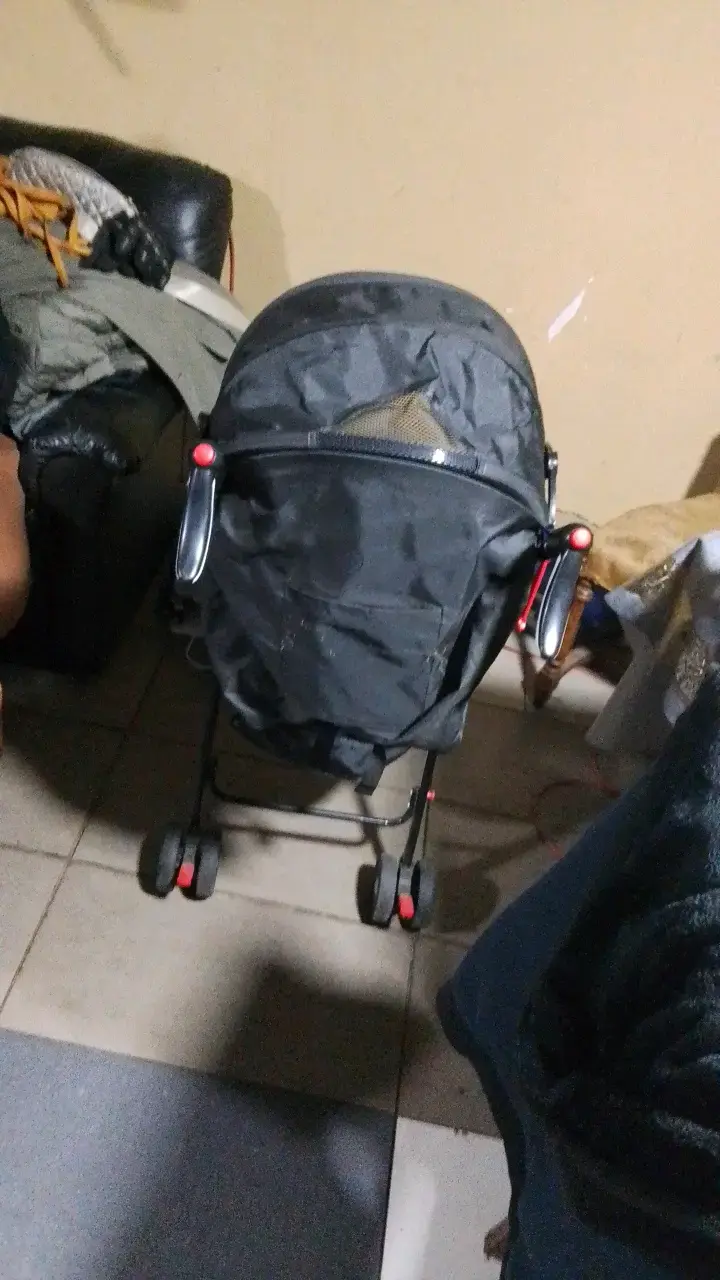 Coche de paseo plegable negro para bebé - 4