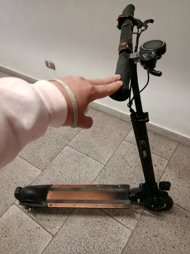 Scooter eléctrico plegable en buen estado - 1