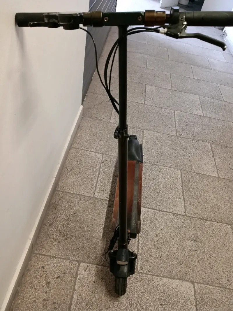 Scooter eléctrico plegable en buen estado - 2