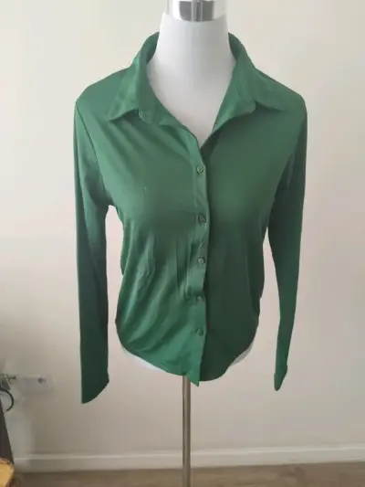 Blusa verde de manga larga para mujer - miniatura 1