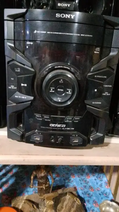 Sistema de sonido Sony con múltiples parlantes - miniatura 2