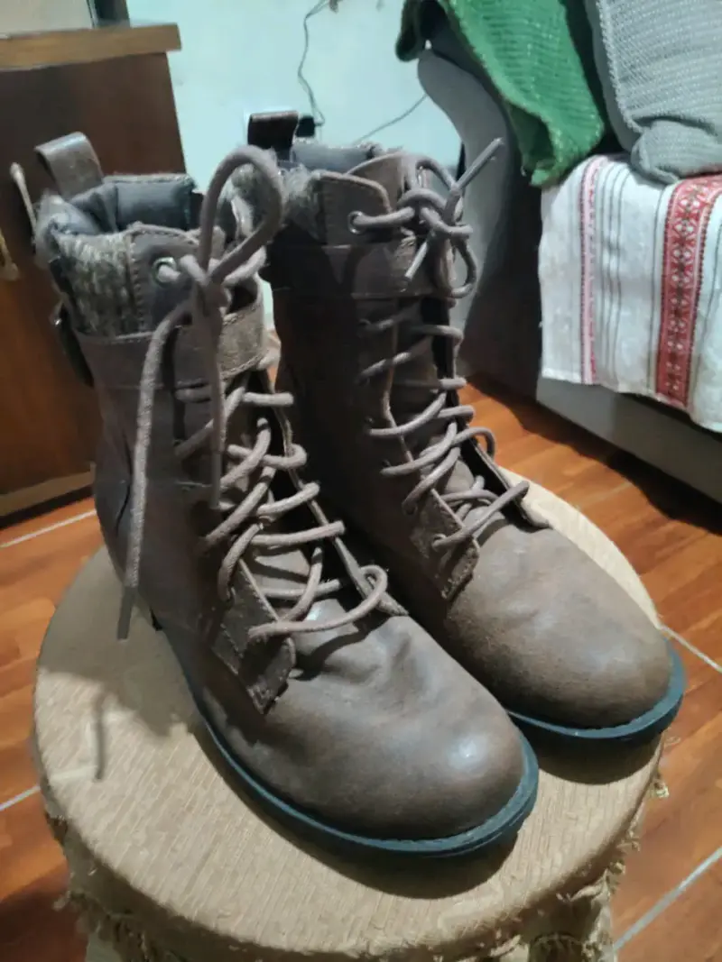 Botas de cuero marrón con forro de lana - 1