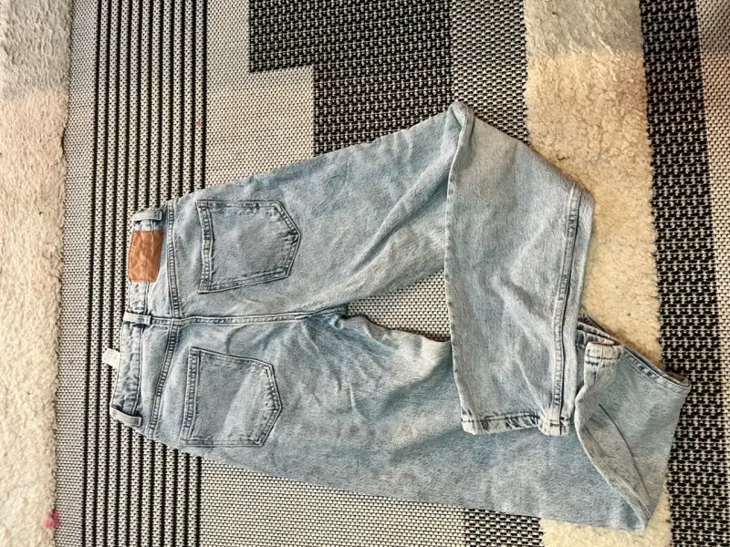 Jeans de mezclilla azul claro para mujer - 1