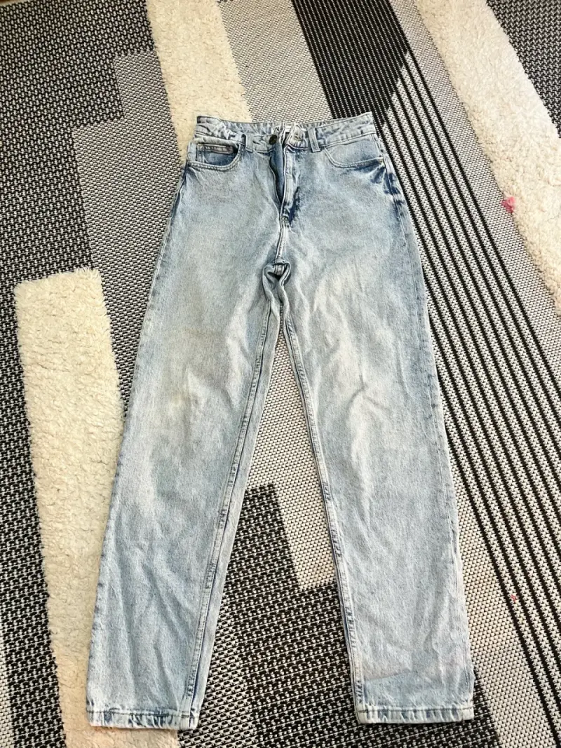 Jeans de mezclilla azul claro para mujer - 2