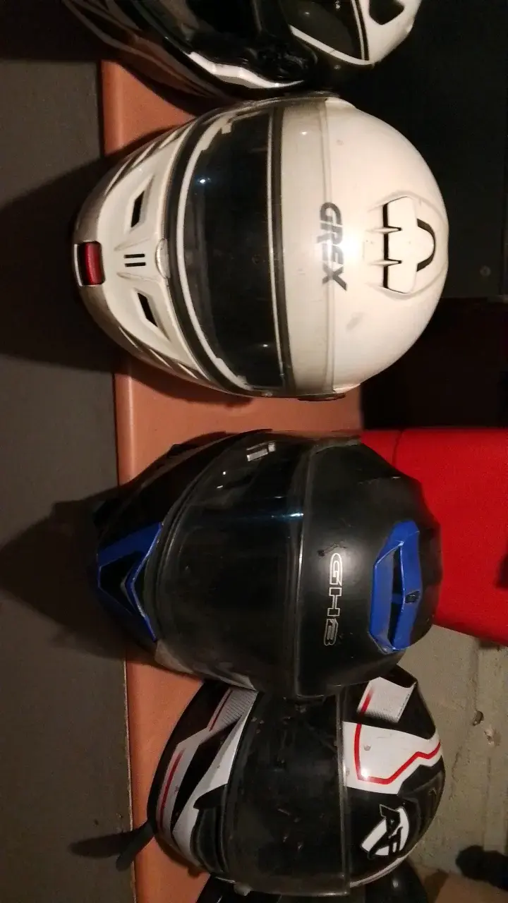 Cascos de moto integrales variados en buen estado - 3