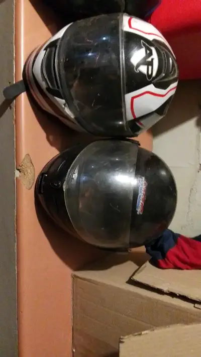 Cascos de moto integrales variados en buen estado - miniatura 5