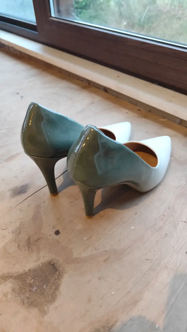 Zapatos de tacón alto bicolor elegantes - 2