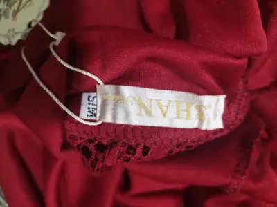 Vestido de encaje rojo burdeos elegante - miniatura 3