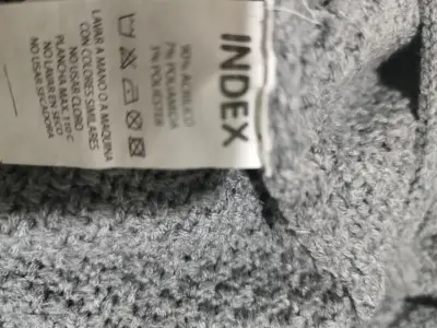 Suéter gris de punto con cuello alto - miniatura 3