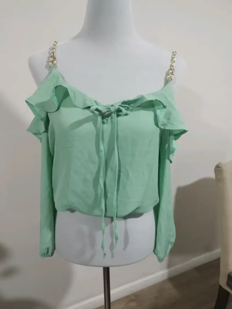 Blusa verde menta con tirantes de cadena - 2
