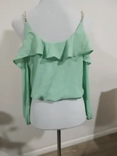 Blusa verde menta con tirantes de cadena - miniatura 3