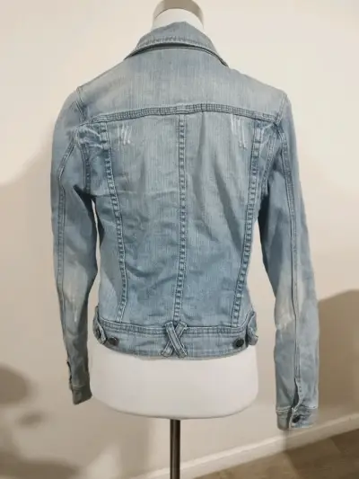 Chaqueta de mezclilla azul claro para mujer - miniatura 2