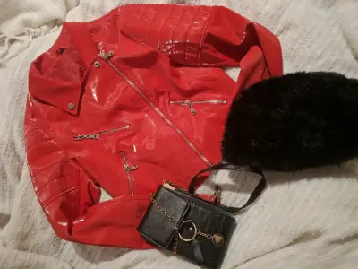 Chaqueta de cuero roja con estilo biker - miniatura 1