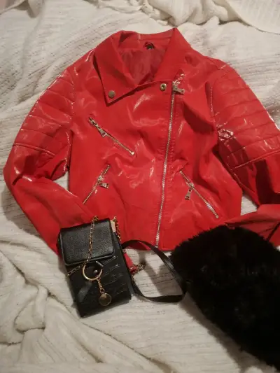 Chaqueta de cuero roja con estilo biker - miniatura 2
