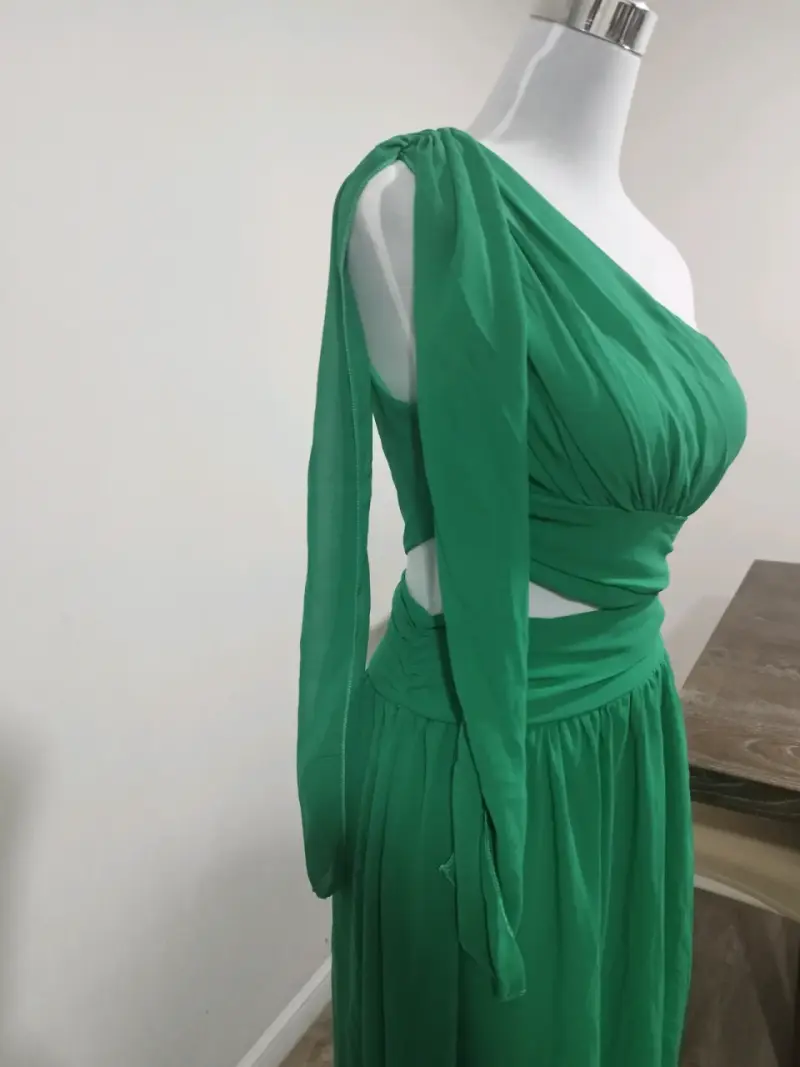 Vestido verde de un solo hombro elegante - 2