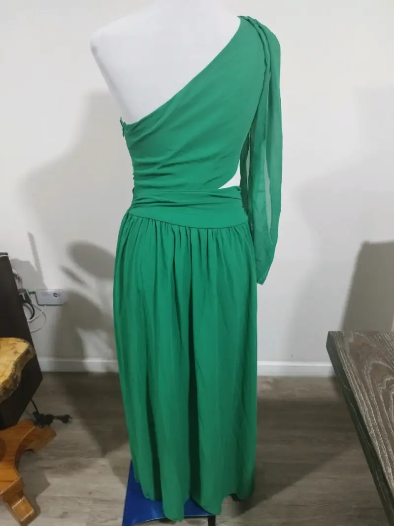 Vestido verde de un solo hombro elegante - 3