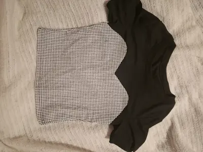 Polera bicolor con diseño de cuadros - miniatura 2
