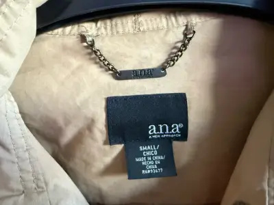 Parka beige con capucha de piel sintética - miniatura 2