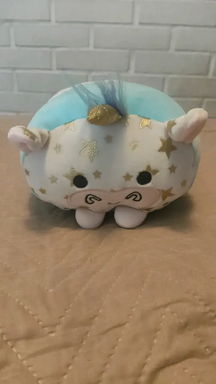Peluche unicornio azul con estrellas doradas - 1