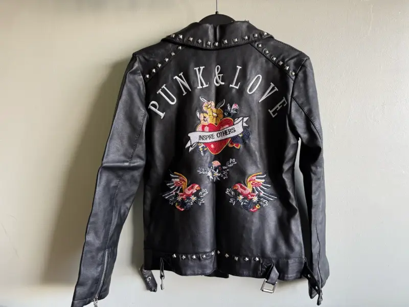 Chaqueta de cuero estilo punk con bordados - 1