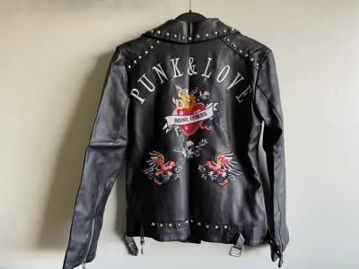 Chaqueta de cuero estilo punk con bordados - miniatura 1