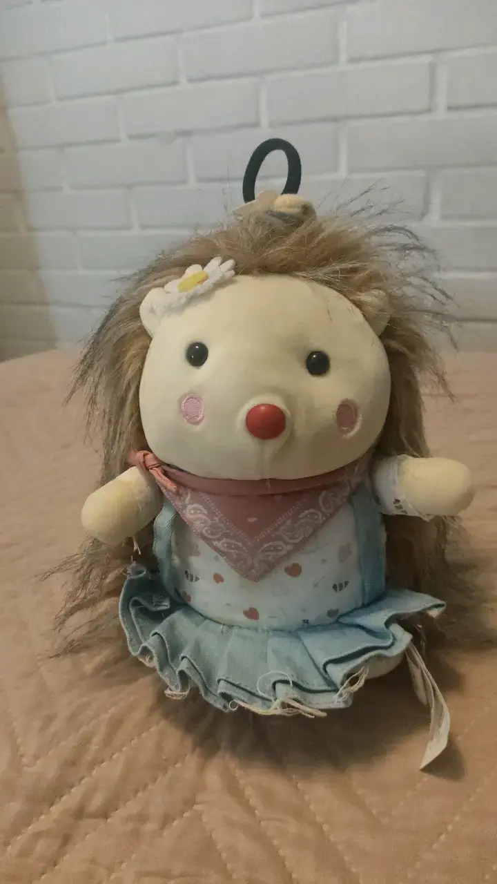 Peluche de erizo con vestido y flor - 1