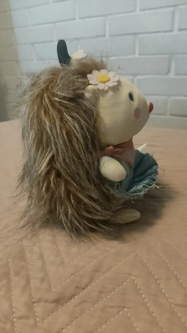 Peluche de erizo con vestido y flor - 5