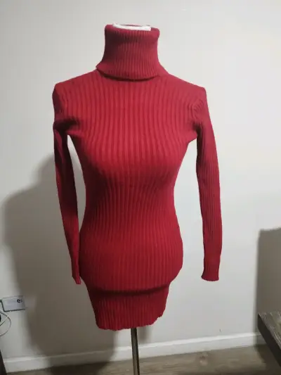 Vestido de punto rojo con cuello alto - miniatura 1