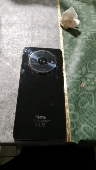 Smartphone con pantalla dañada para repuestos - miniatura 2