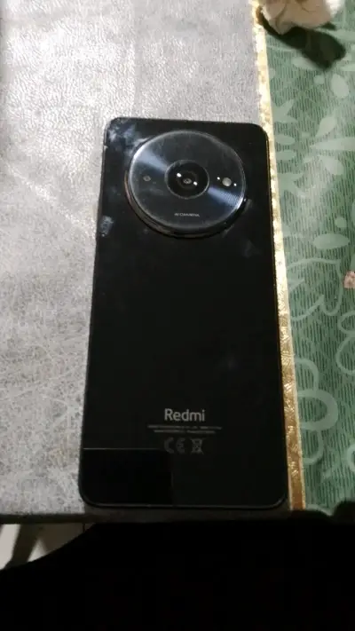 Smartphone con pantalla dañada para repuestos - miniatura 3