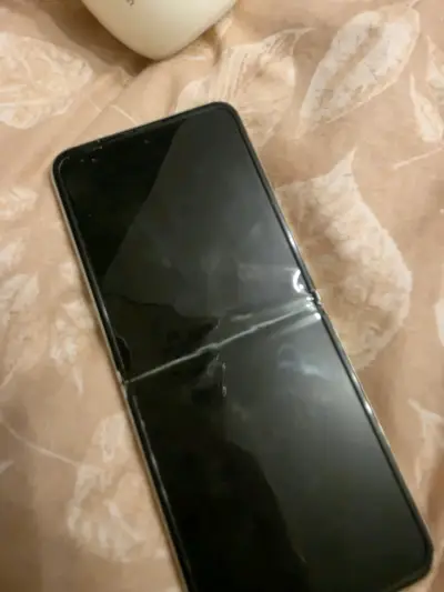 Smartphone plegable con doble cámara Z Flip 3 - miniatura 3
