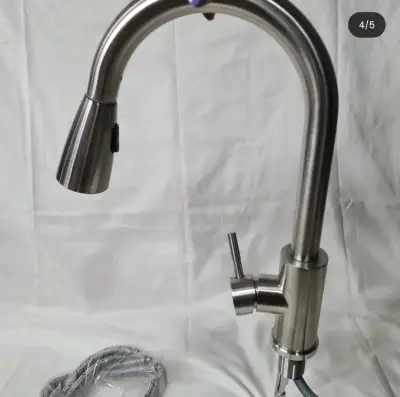 Grifo de cocina extraíble de acero inoxidable - miniatura 1