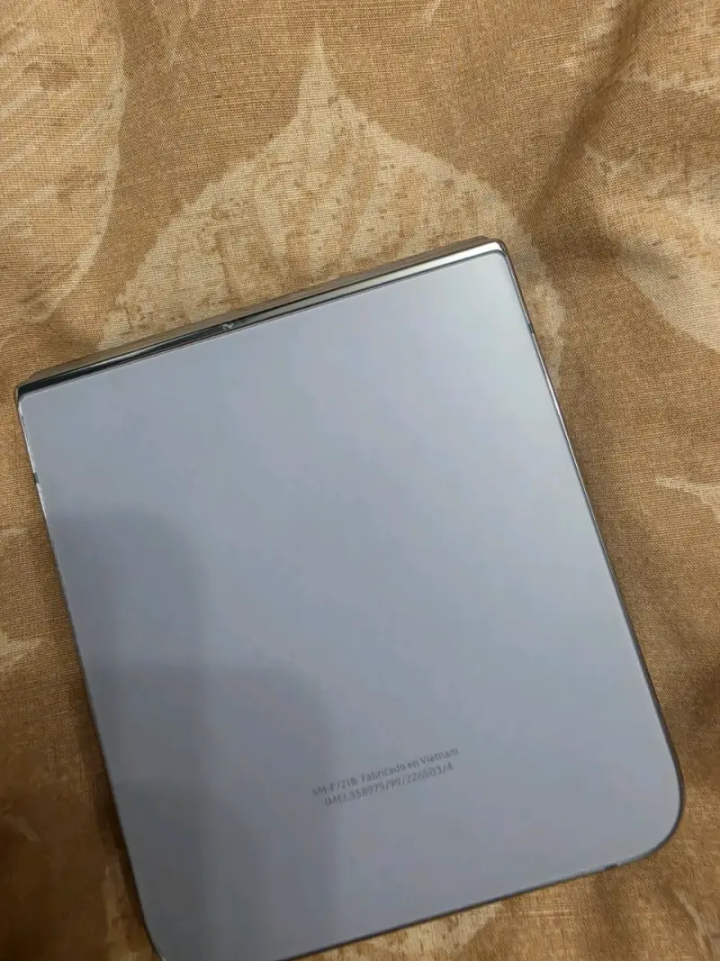 Smartphone plegable con doble cámara Z Flip 4 - 2