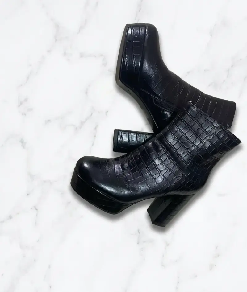 Botines de cuero negro con plataforma y textura - 2