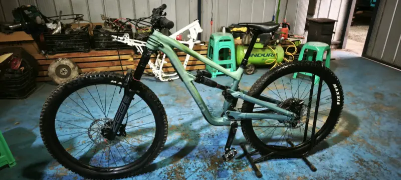 Bicicleta de enduro Polygon Colosus N7 - 1