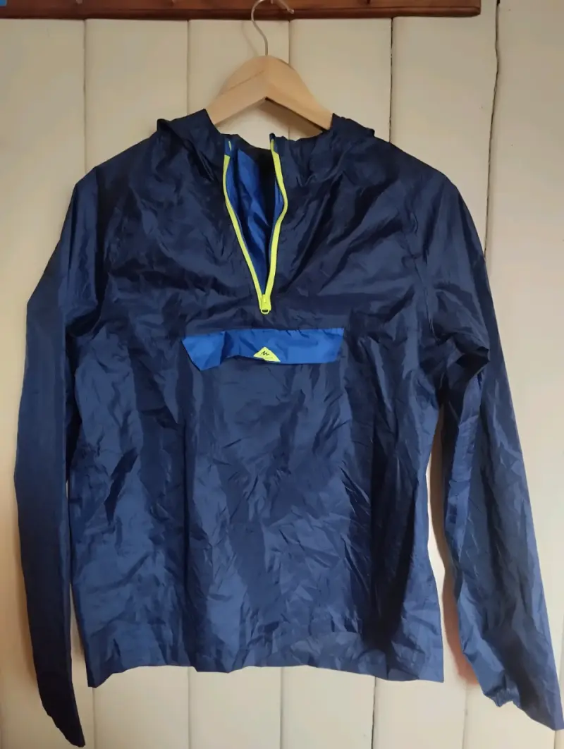 Impermeable azul con medio cierre marca Quechua - 1